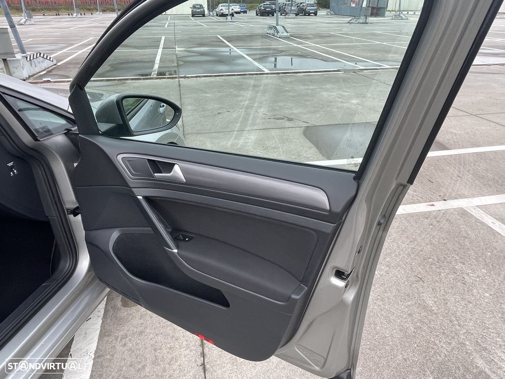 VW Golf 1.6 TDI Confortline - 47
