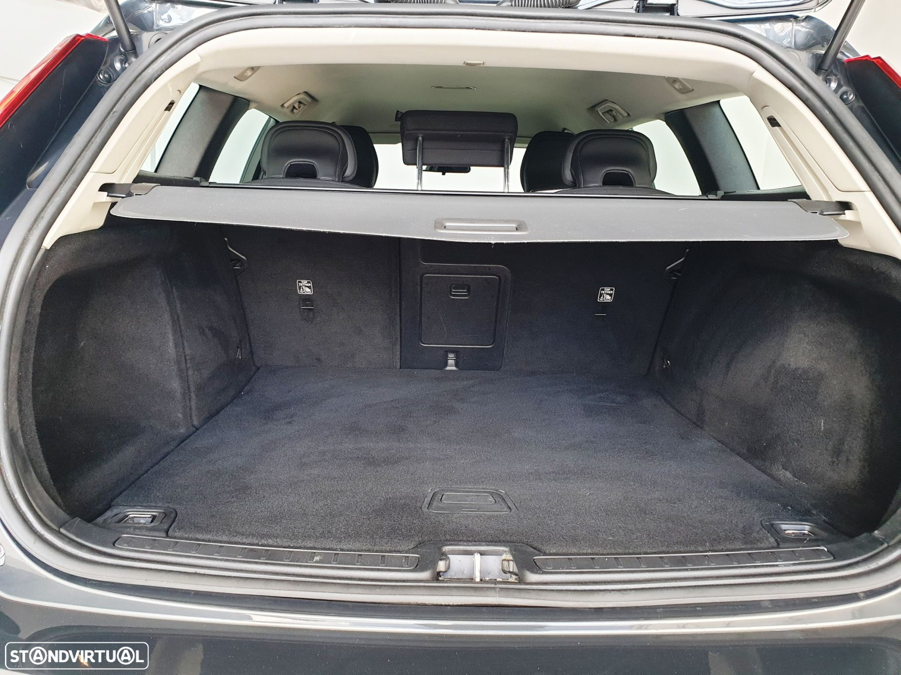 Volvo V60 2.0 D3 Momentum Plus - 29