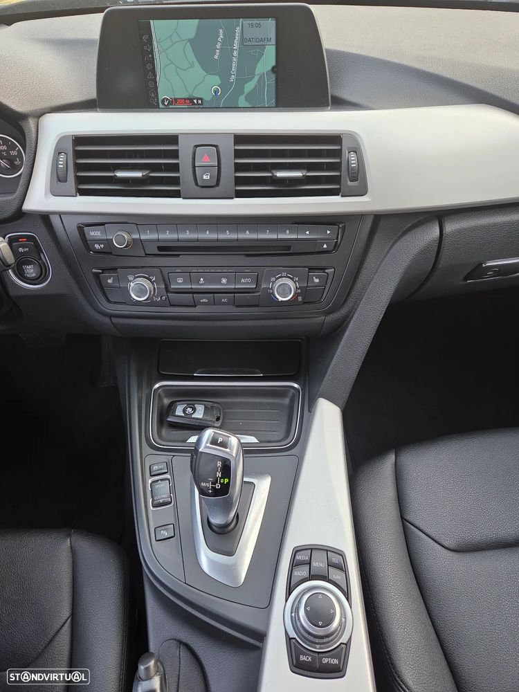 BMW 318 d Aut. Sport Line - 10