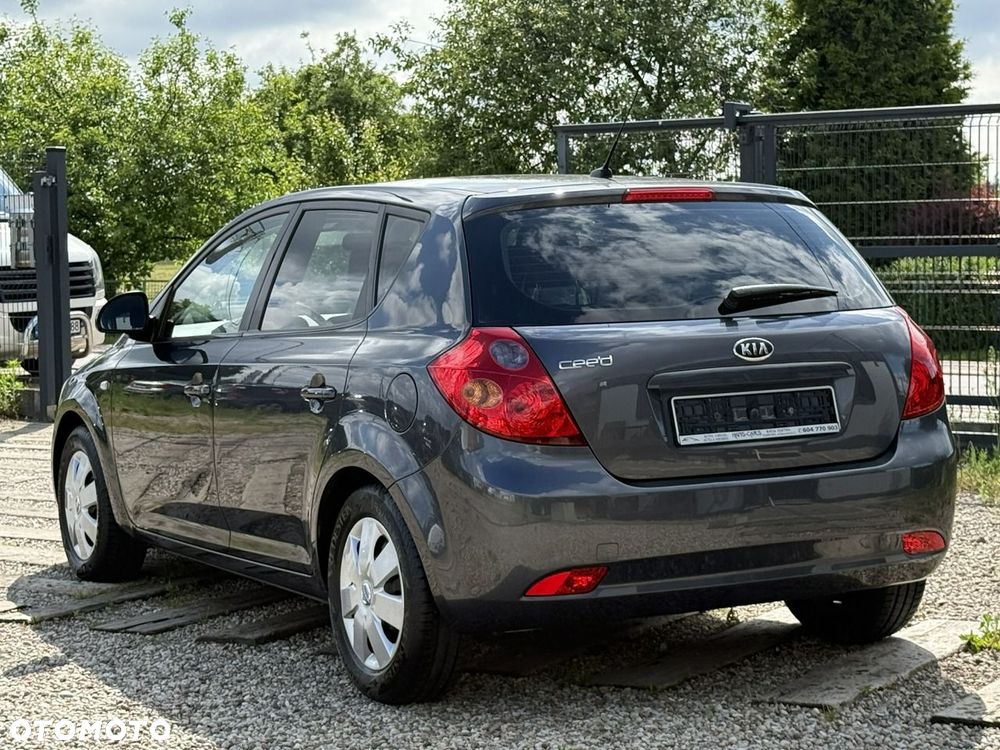 Kia Ceed - 4