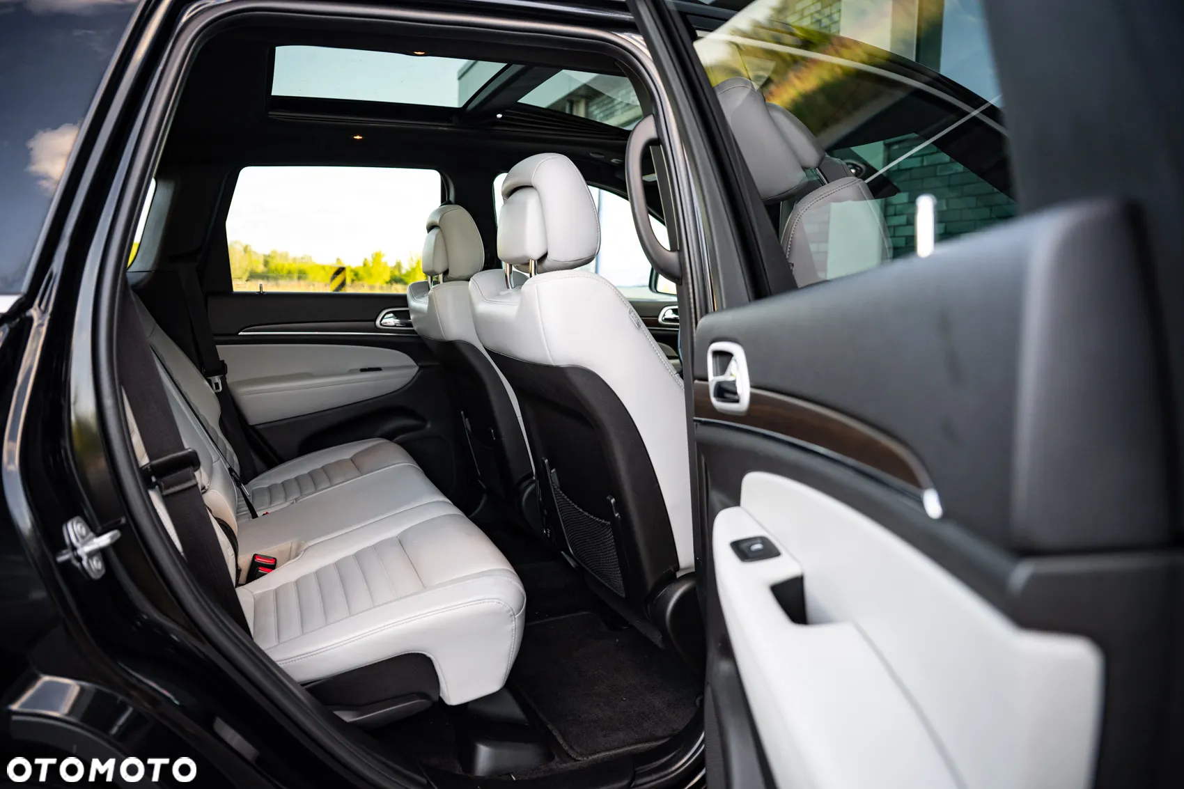 Jeep Grand Cherokee - 28