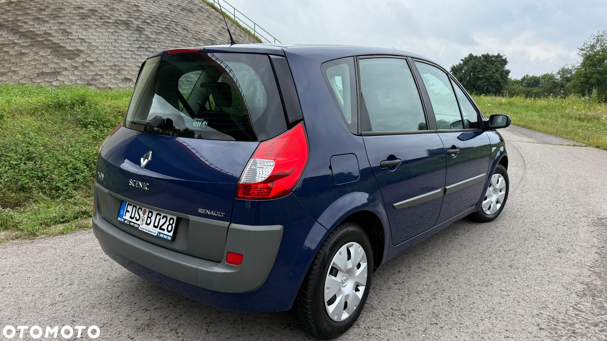 Renault Scenic 1.6 16V Emotion - 11