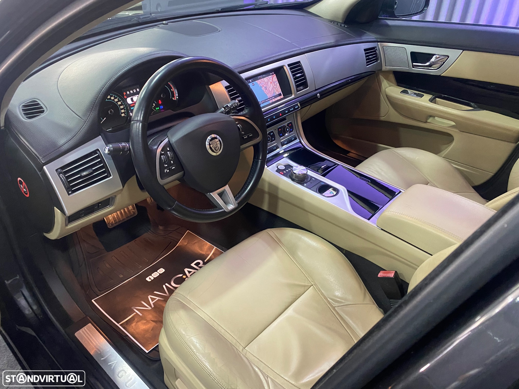 Jaguar XF 2.2 D R-Sport - 25