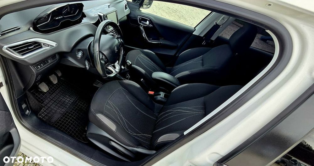 Peugeot 208 1.6 BlueHDi Allure S&S - 36