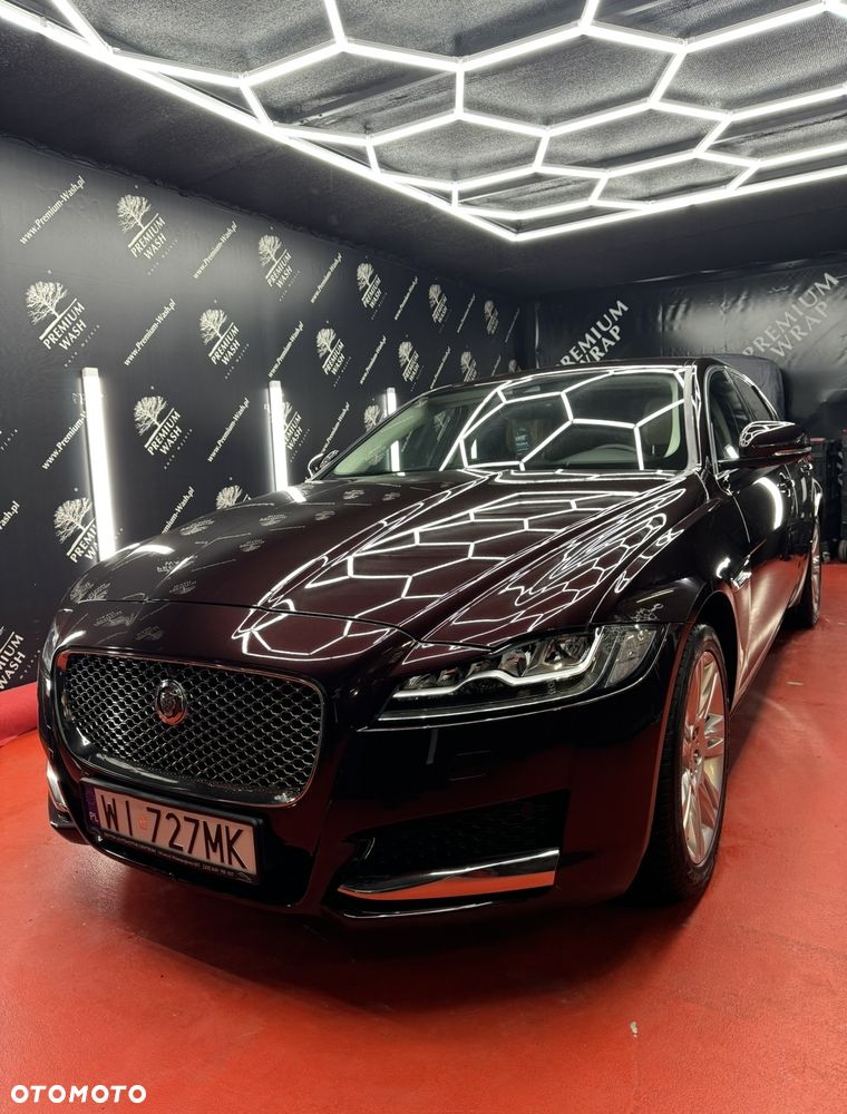 Jaguar XF 2.0 T AWD Portfolio - 1