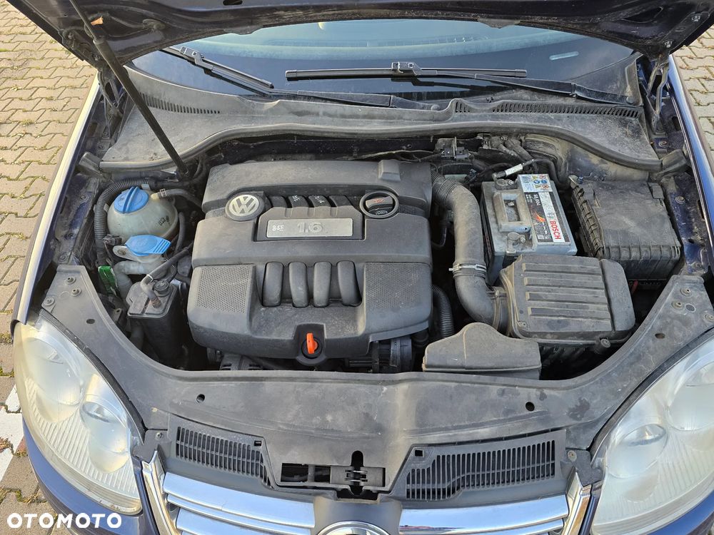 Volkswagen Jetta 1.6 Trendline - 12