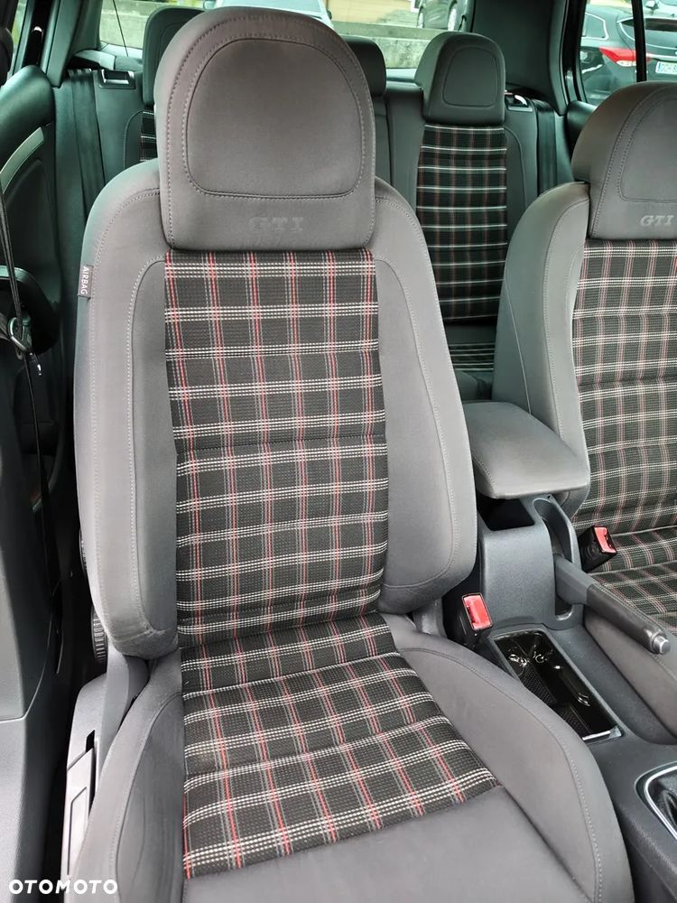 Volkswagen Golf - 17