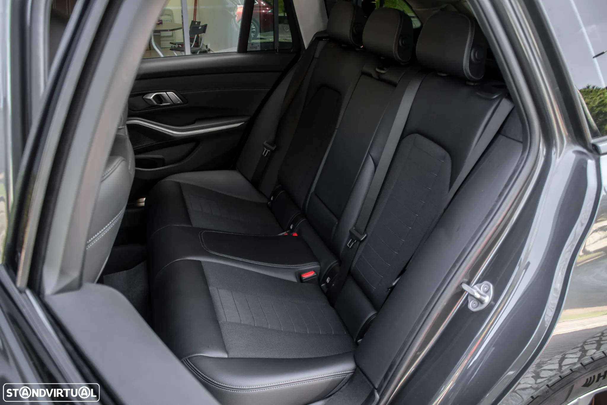 BMW 330 e Touring Line Luxury Auto - 31