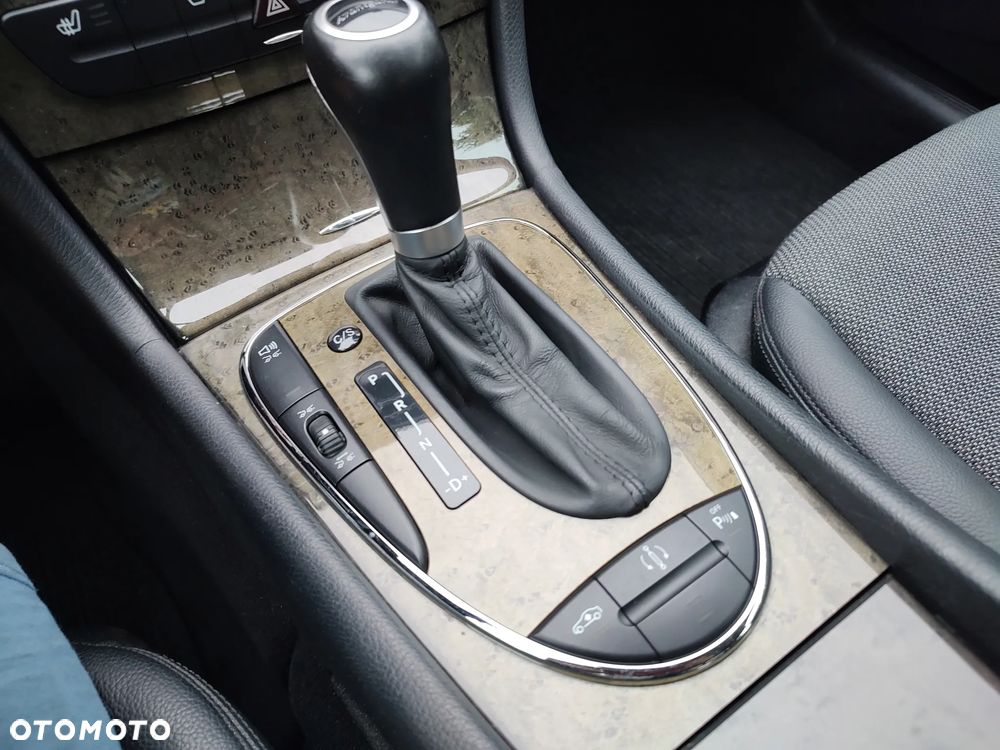 Mercedes-Benz Klasa E 320 CDI 4Matic Automatik Avantgarde DPF - 19