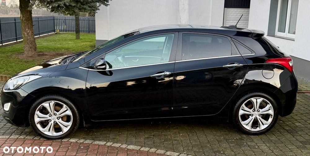 Hyundai i30 blue 1.6 CRDi Passion - 3