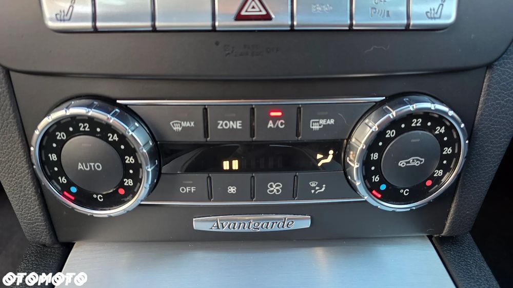 Mercedes-Benz Klasa C 180 BlueEFFICIENCY Avantgarde - 19
