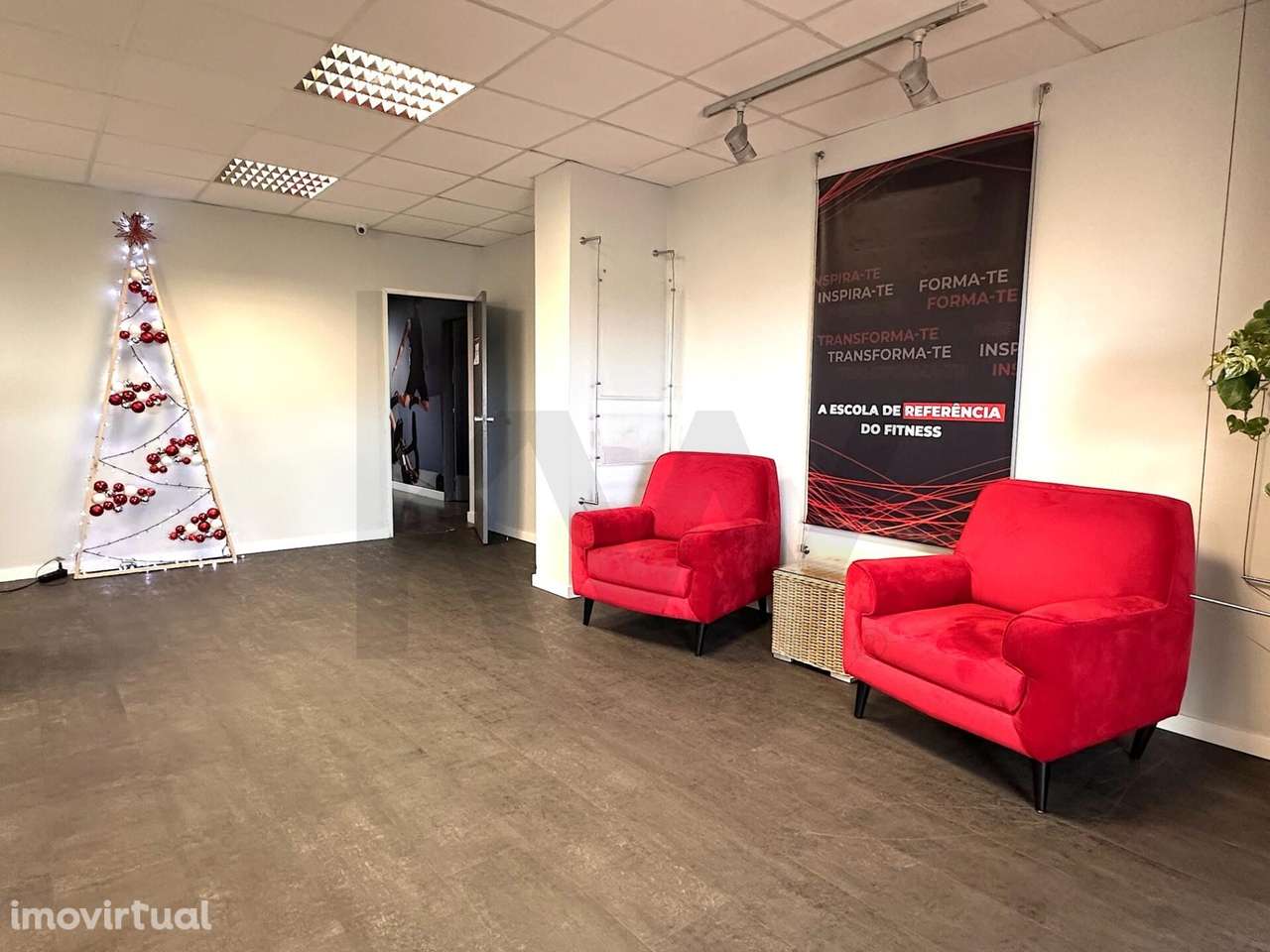 Edifício Comercial de Alto Padrão com 1850m2 de Escritórios e Armazém - Grande imagem: 5/44