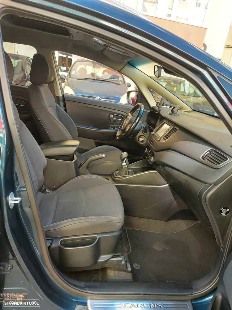Kia Carens - 12