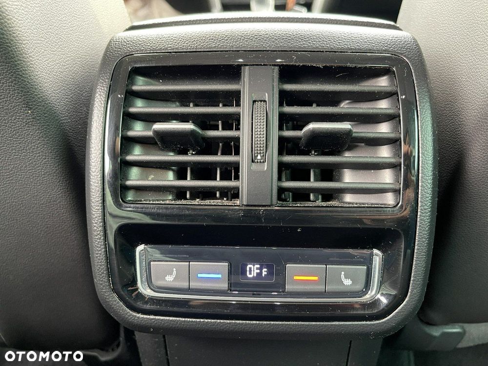 Volkswagen Passat 2.0 TDI SCR 4Motion DSG Elegance - 11