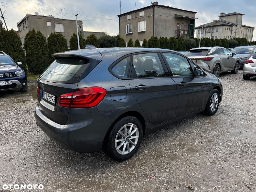 BMW Seria 2 218d - 23