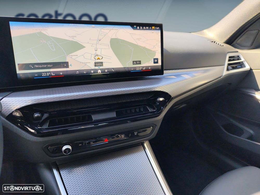 BMW 320 d Pack Desportivo M Pro Auto - 29