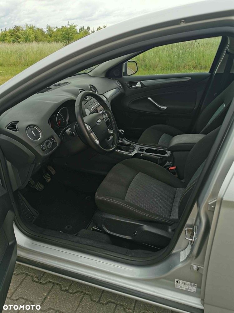 Ford Mondeo 2.0 T Trend - 13