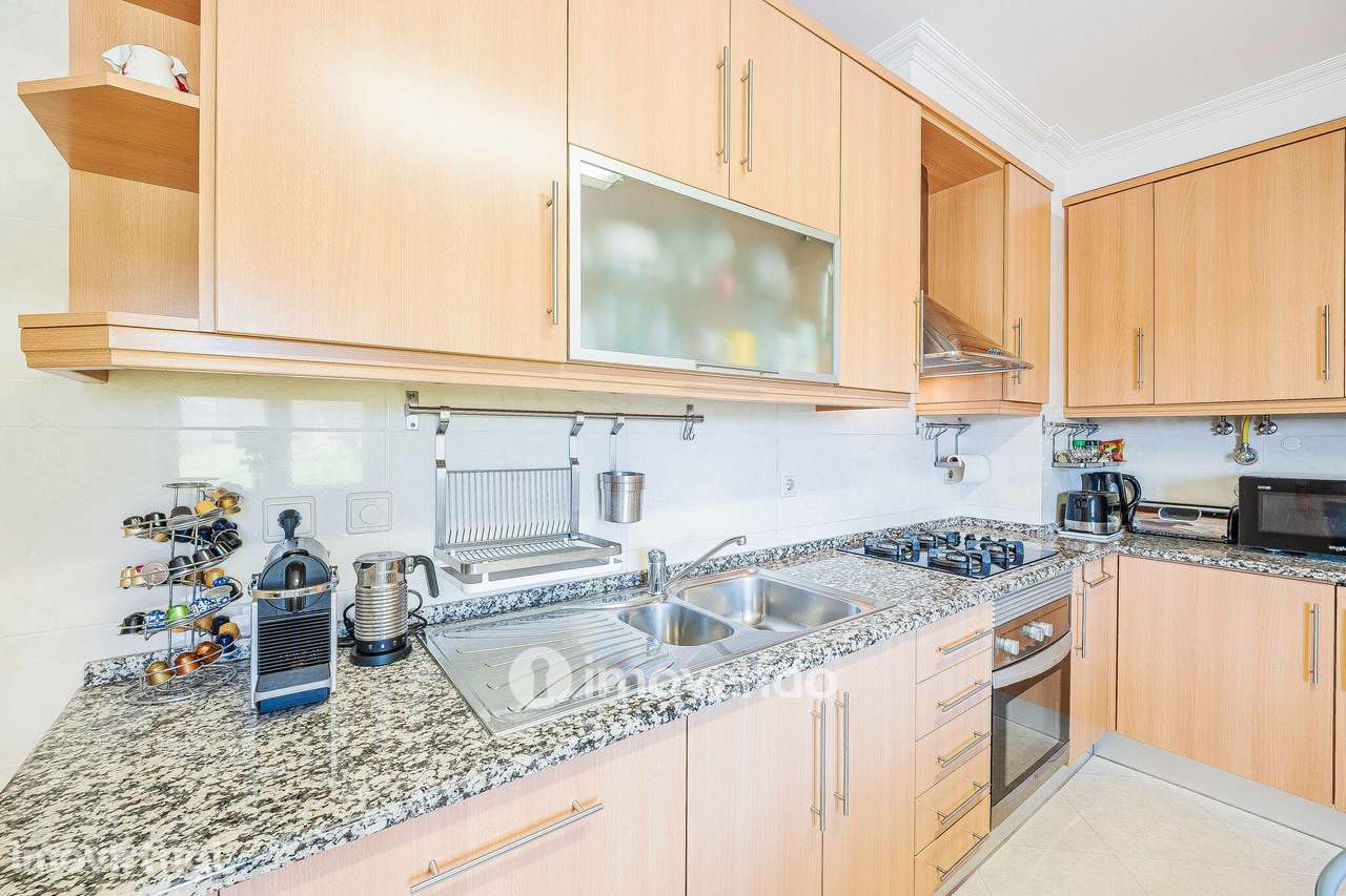 Apartamento T2, com estacionamento e arrecadação, em Vialonga - Grande imagem: 4/50