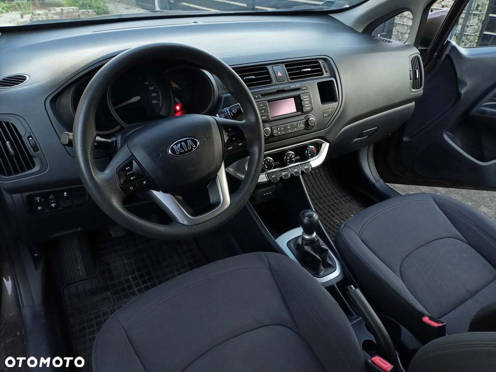 Kia Rio 1.2 M - 11