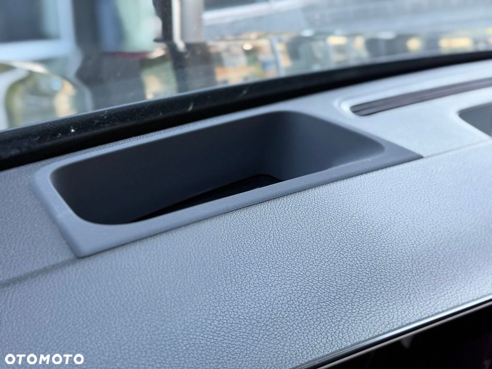 Mercedes-Benz GLB - 23