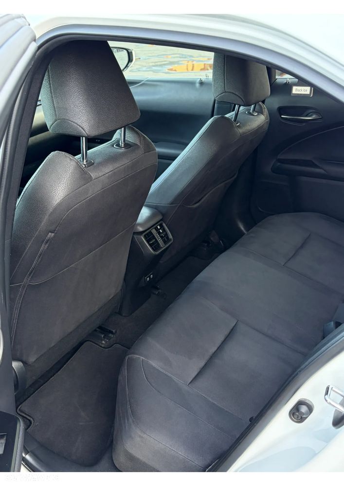 Lexus UX - 9