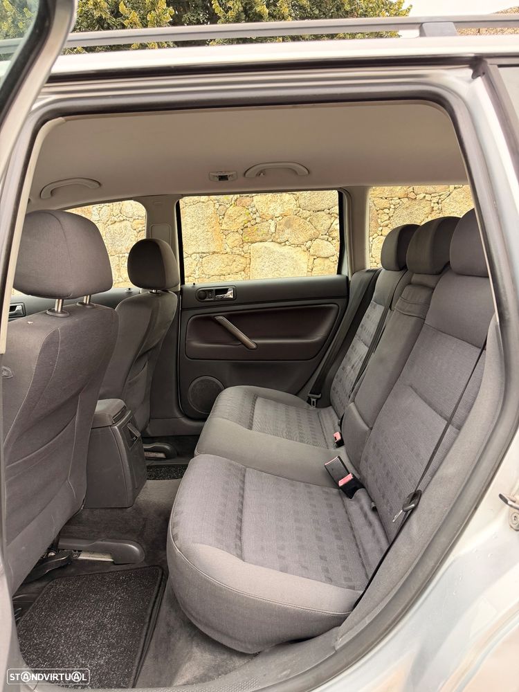 VW Passat Variant 1.9 TDi Trendline - 12