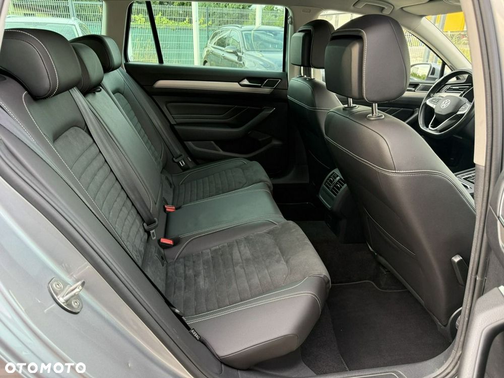 Volkswagen Passat Variant 2.0 TDI Elegance DSG - 23