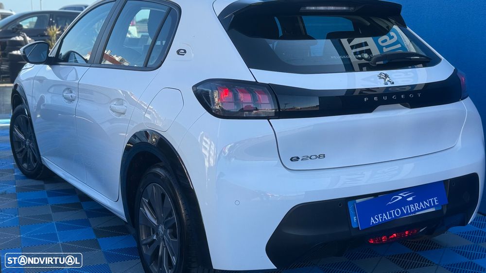 Peugeot e-208 Allure Pack - 4