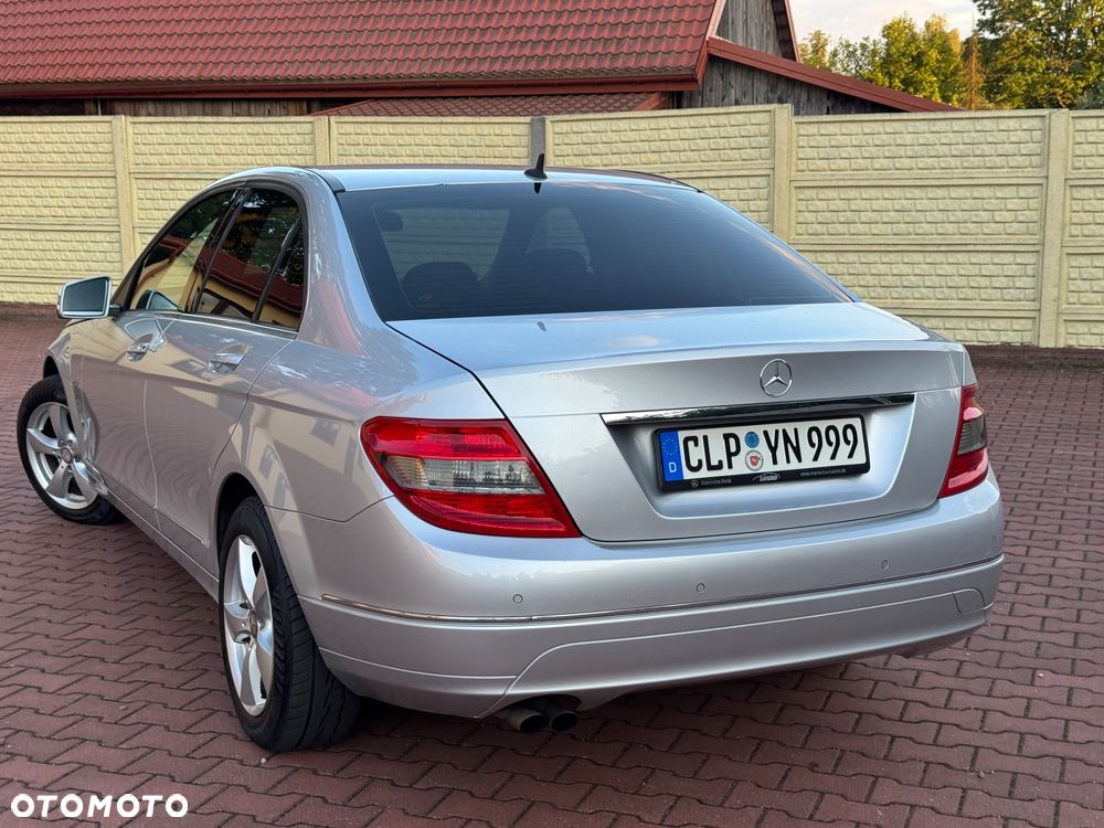 Mercedes-Benz Klasa C 180 CGI Automatik BlueEFFICIENCY Avantgarde - 21