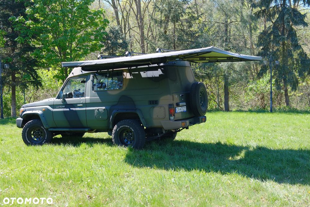 Toyota Land Cruiser - 33