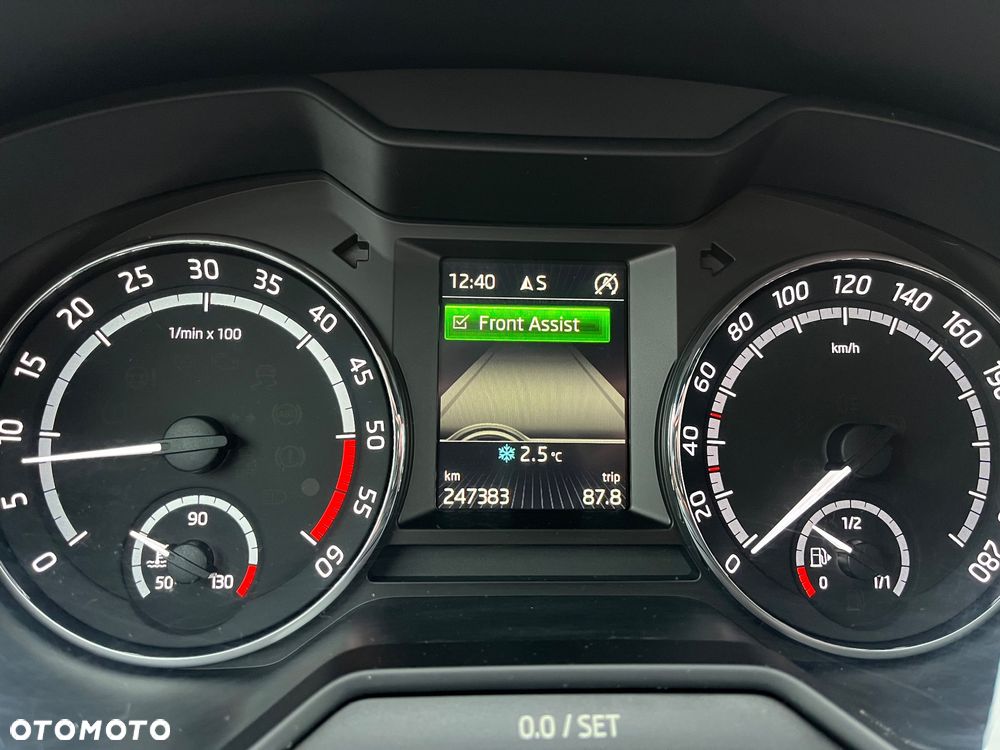 Skoda Octavia 2.0 TDI DSG RS - 25