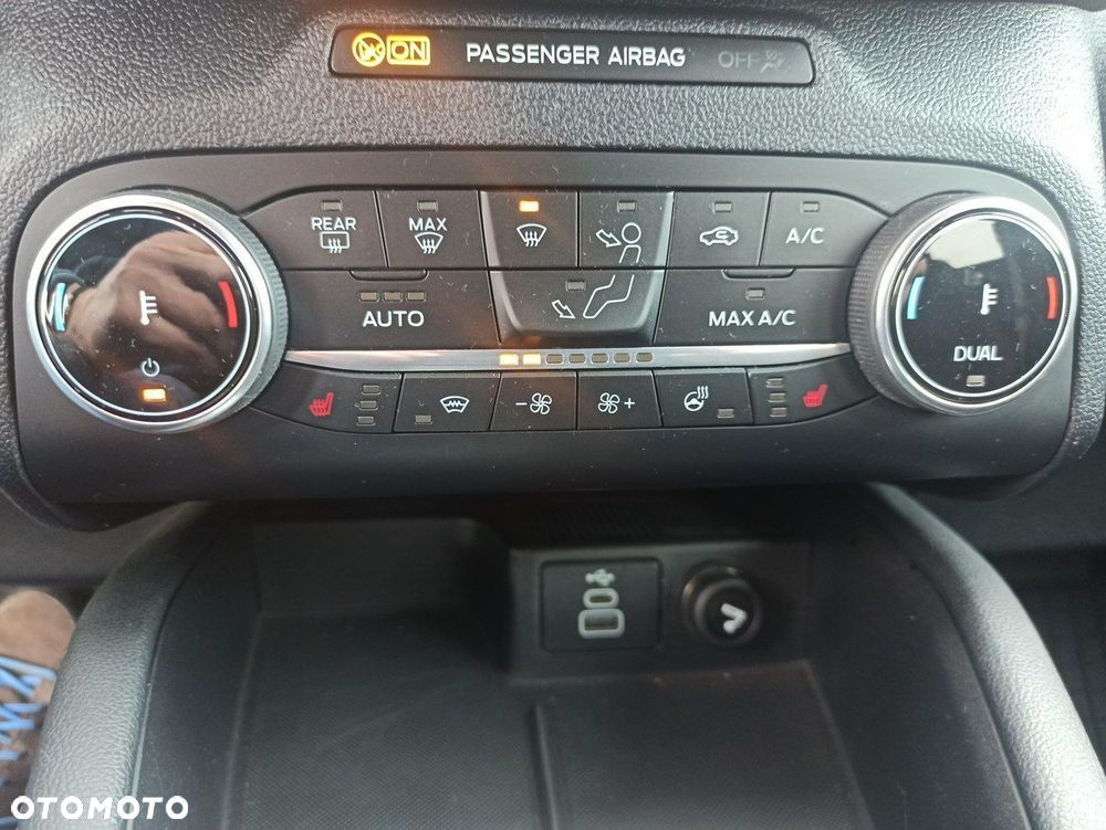 Ford Kuga - 24