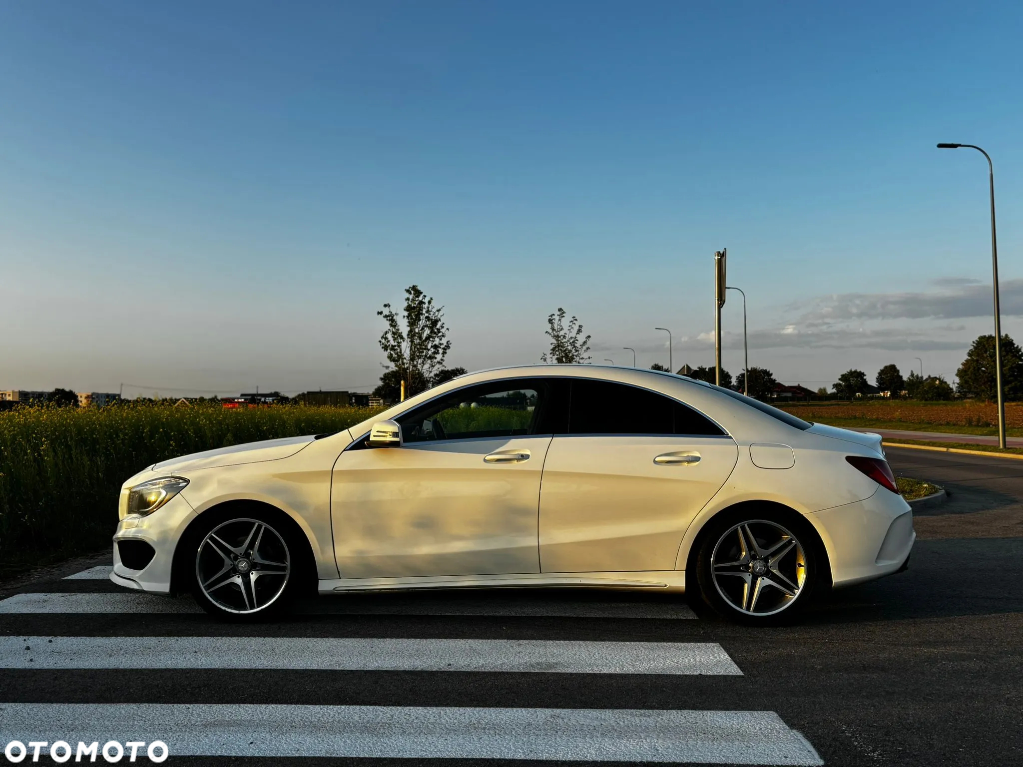 Mercedes-Benz CLA 180 7G-DCT AMG Line - 24