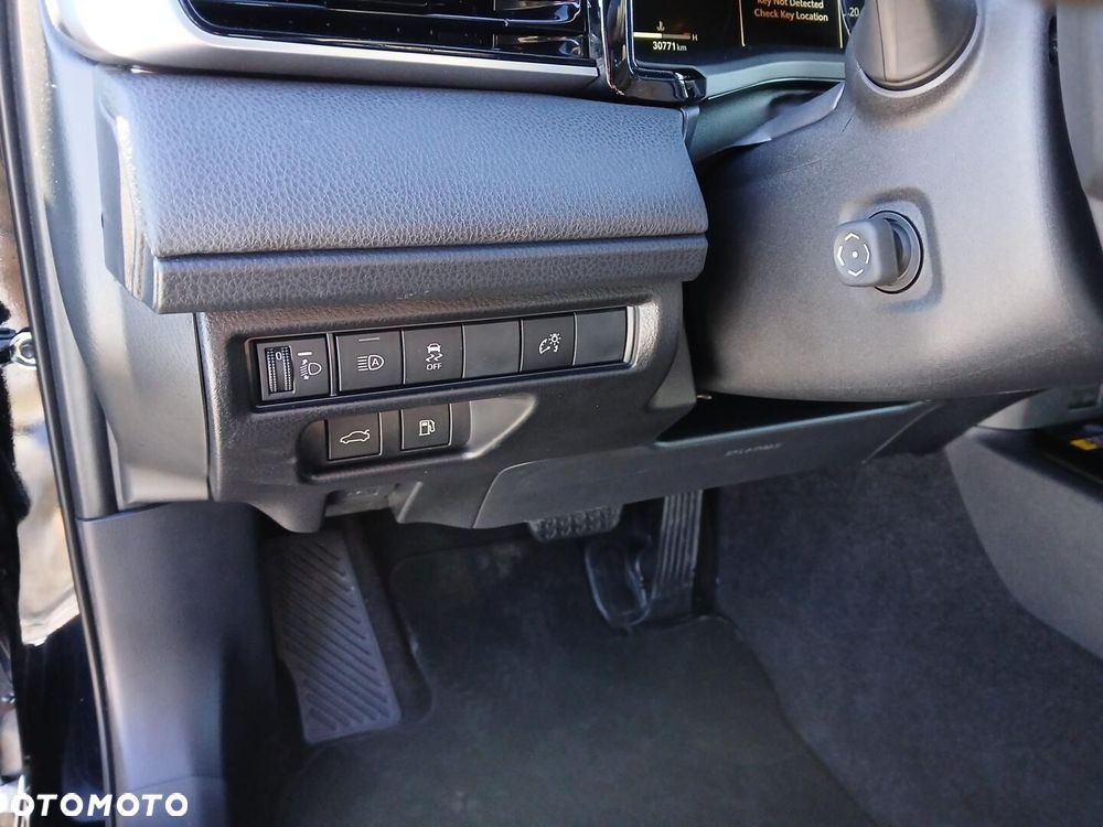 Toyota Camry - 33