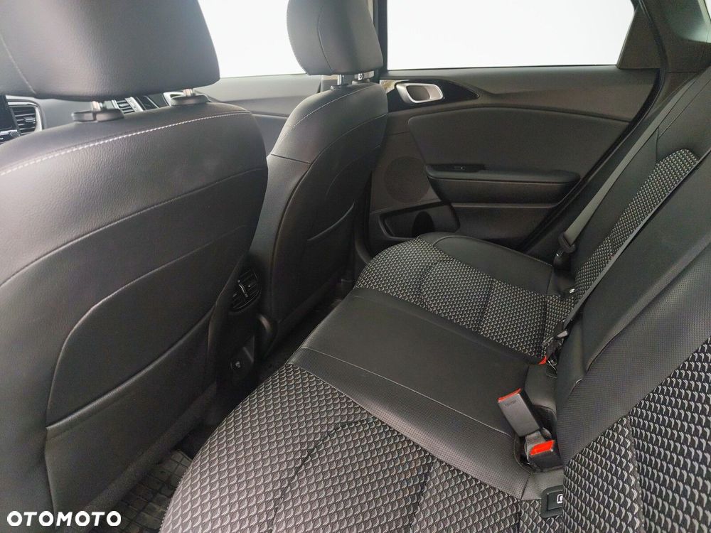 Kia Ceed - 13