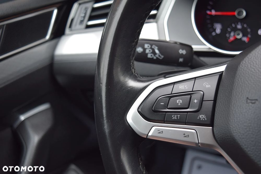 Volkswagen Passat 2.0 TDI Elegance DSG - 24