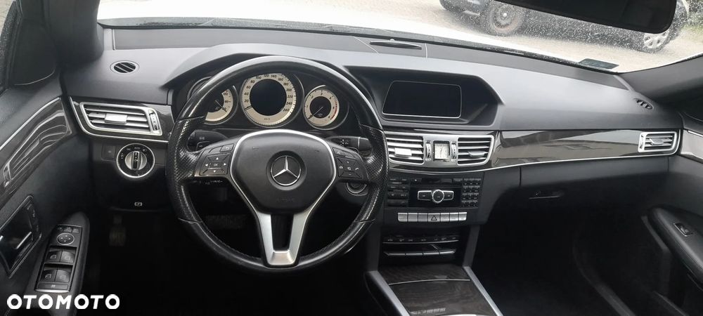 Mercedes-Benz Klasa E 220 BlueTEC 4-Matic Classic - 9