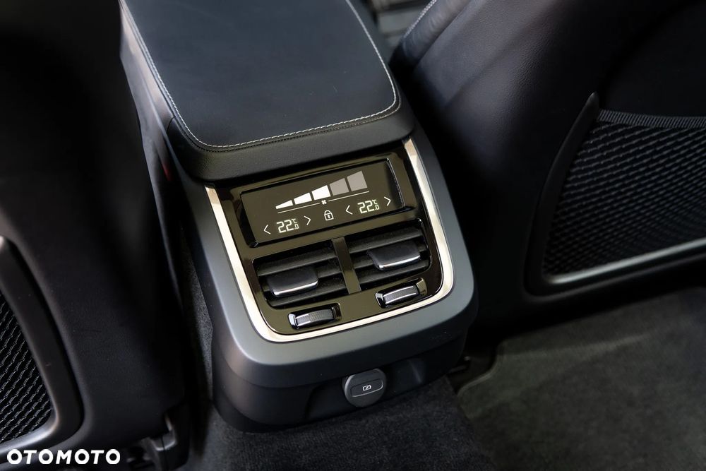 Volvo V90 Cross Country B5 D AWD Ultimate - 26
