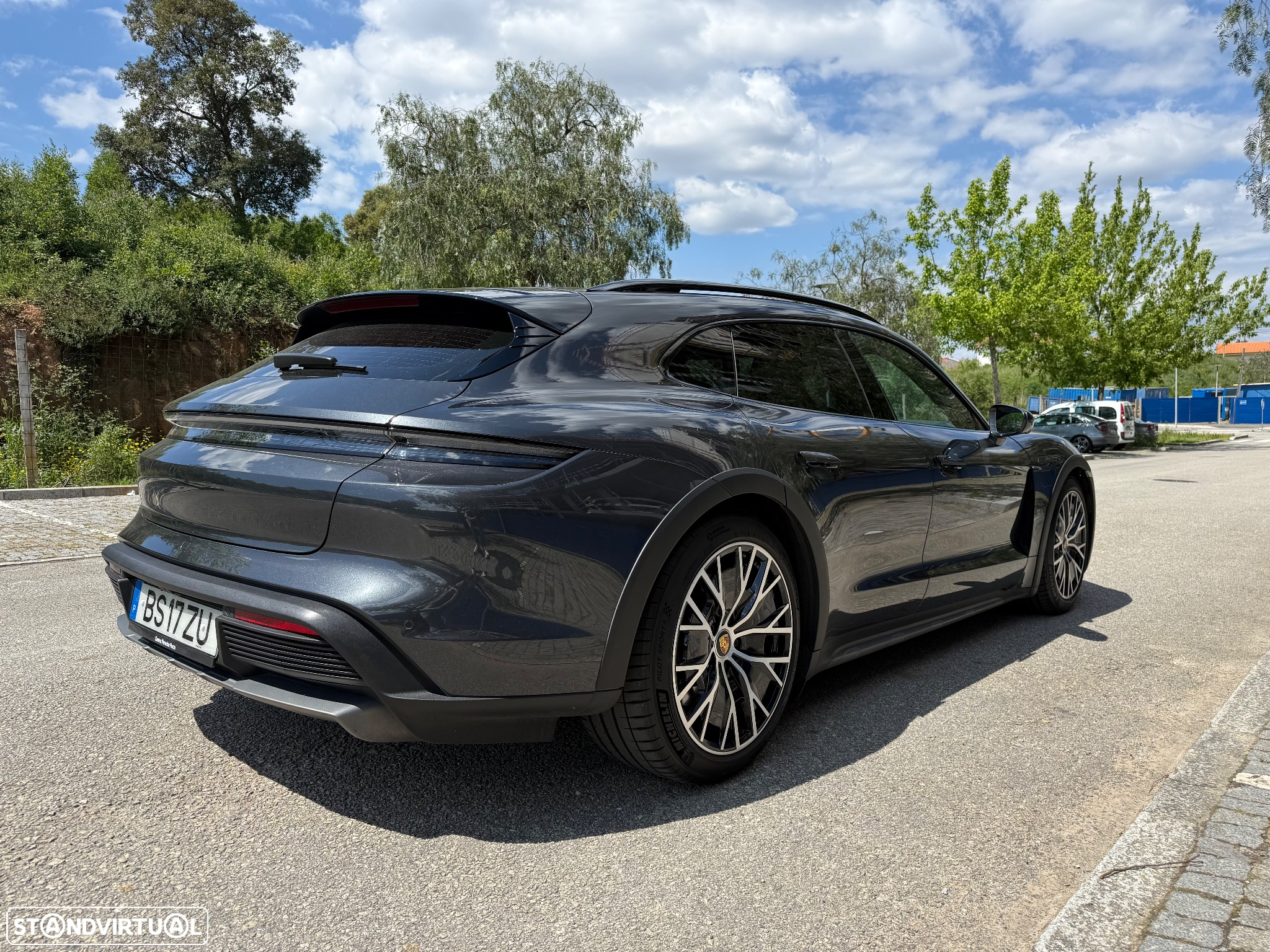 Porsche Taycan Cross Turismo 4 - 7