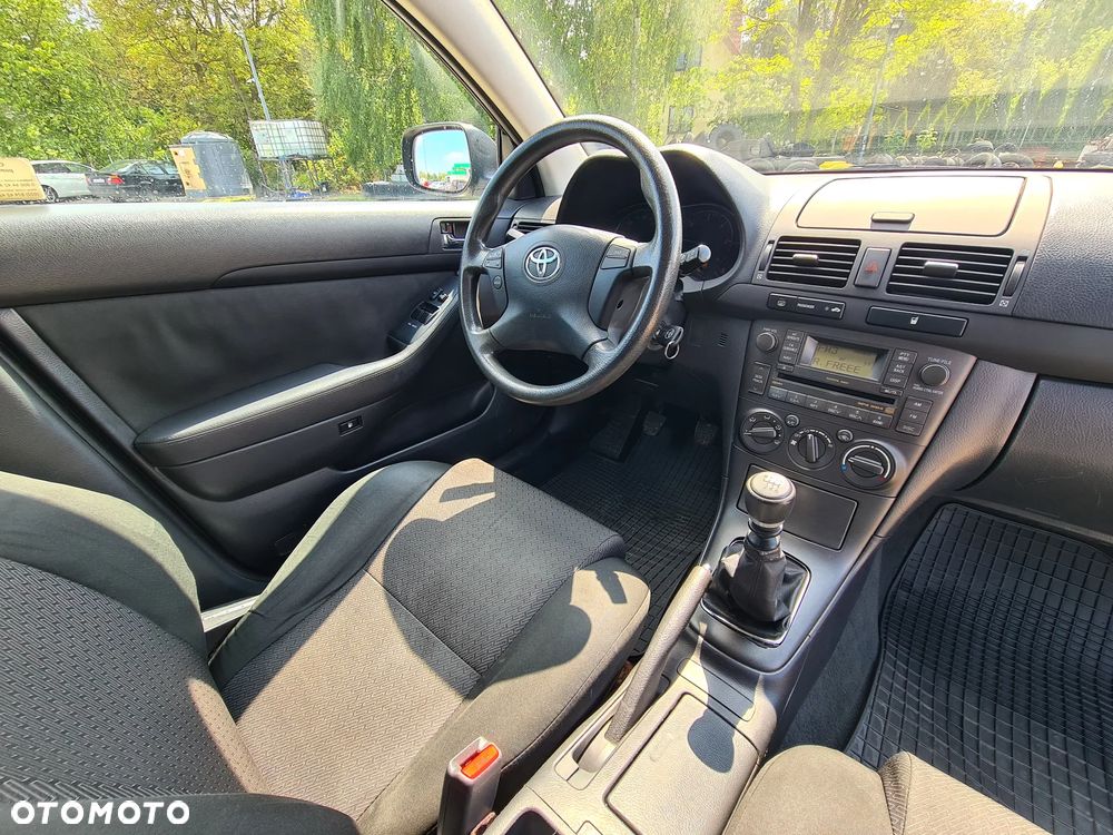 Toyota Avensis - 27