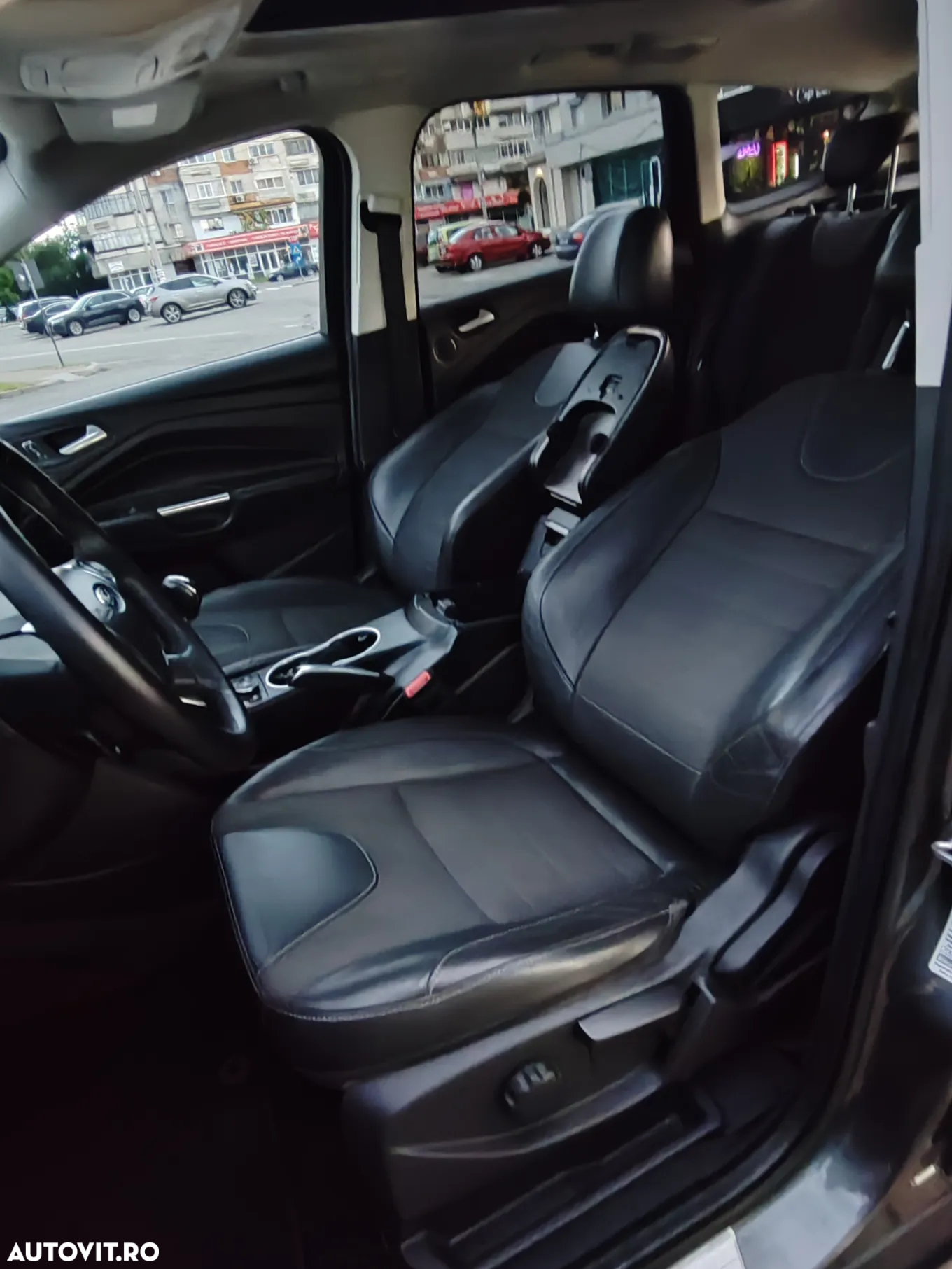 Ford Kuga - 10