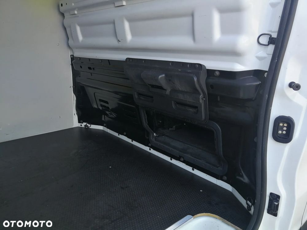 Renault Trafic - 12