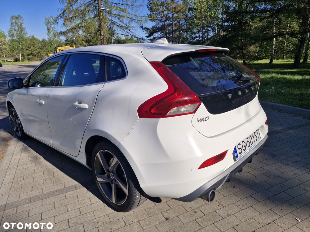 Volvo V40 T3 R-Design - 6