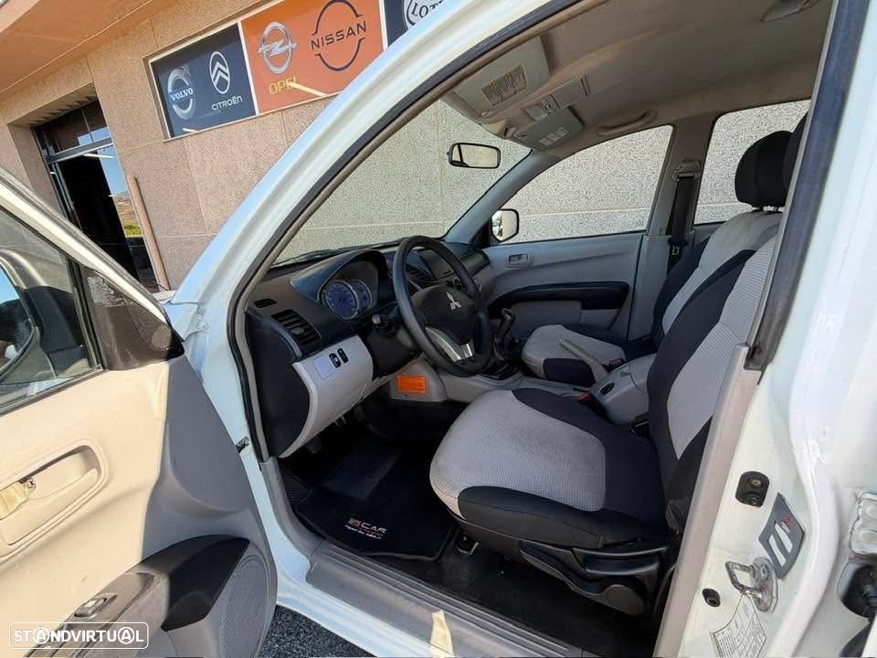 Mitsubishi L200 2.5 DI-D CD Invite 4WD - 2