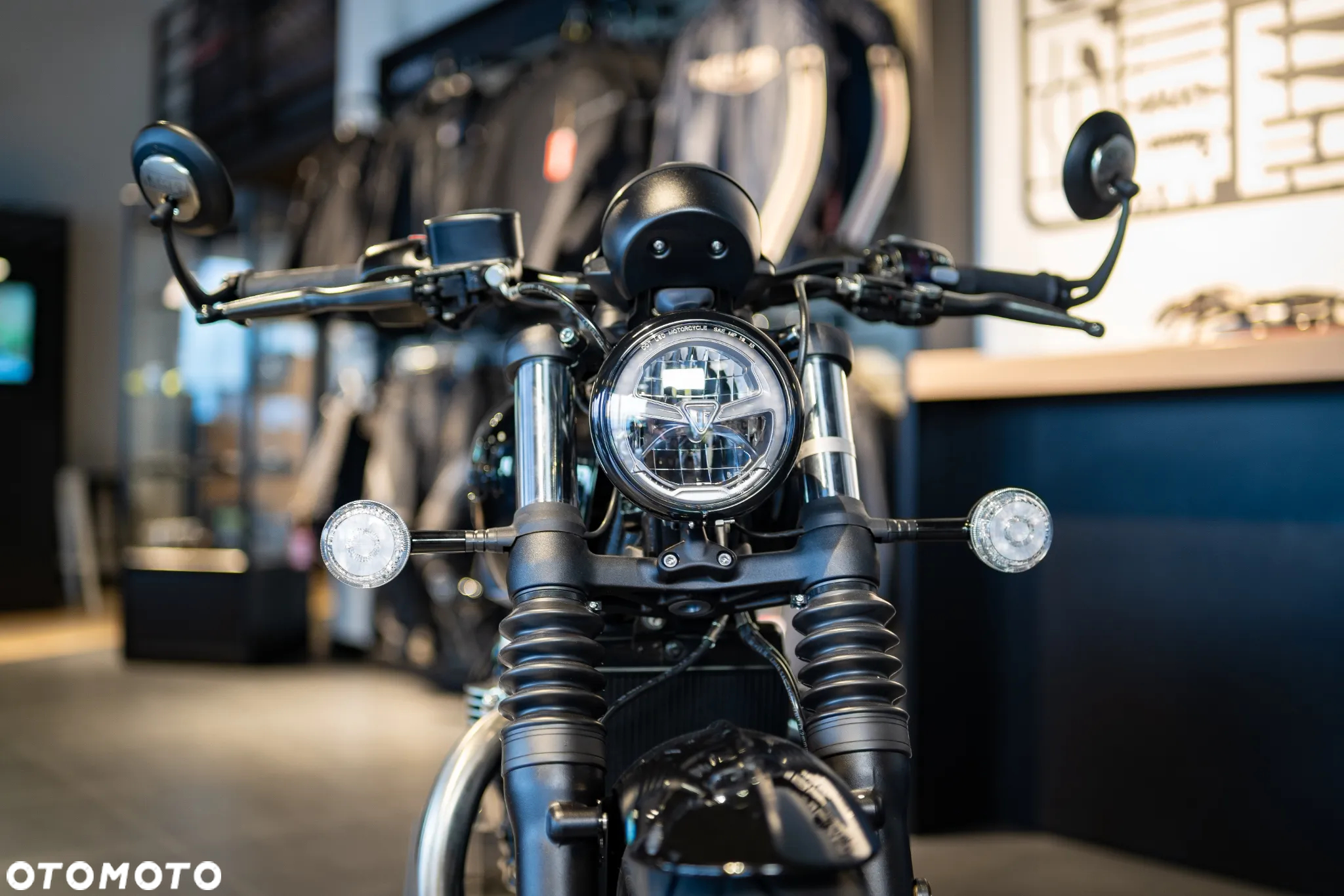 Triumph Bonneville Bobber - 3