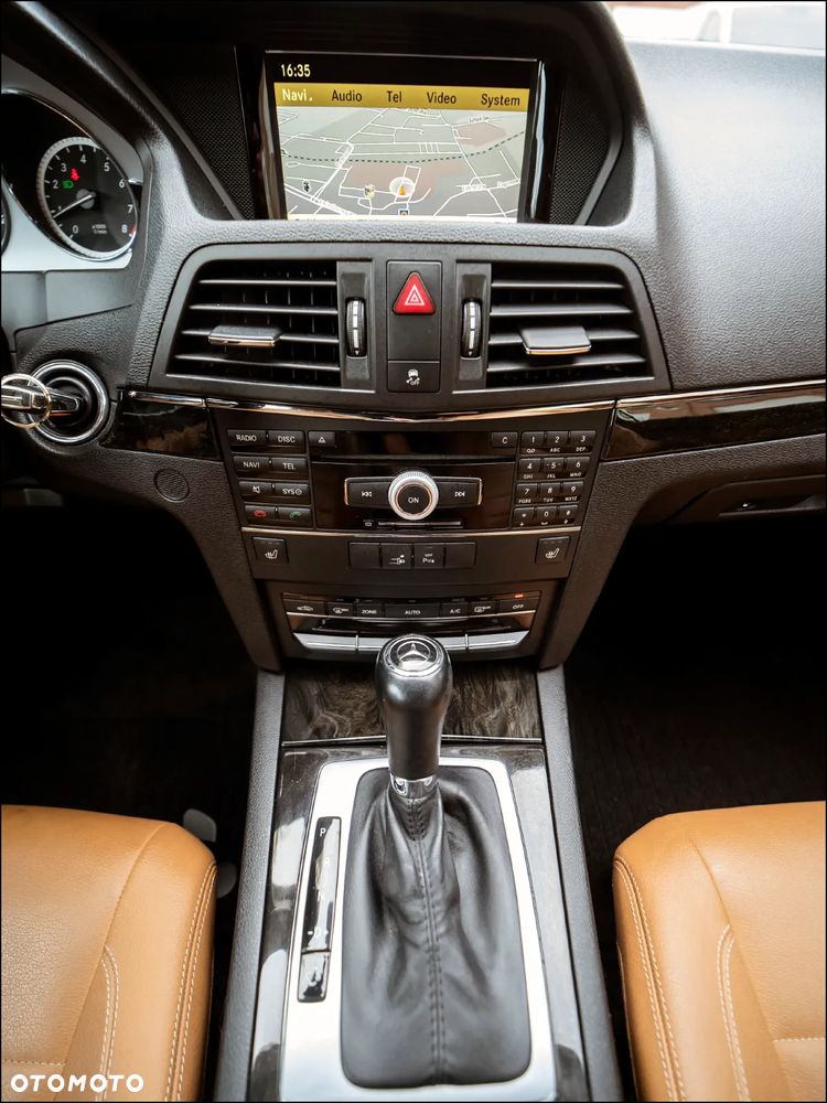 Mercedes-Benz Klasa E 250 BlueEFFICIENCY 7G-TRONIC Avantgarde - 26