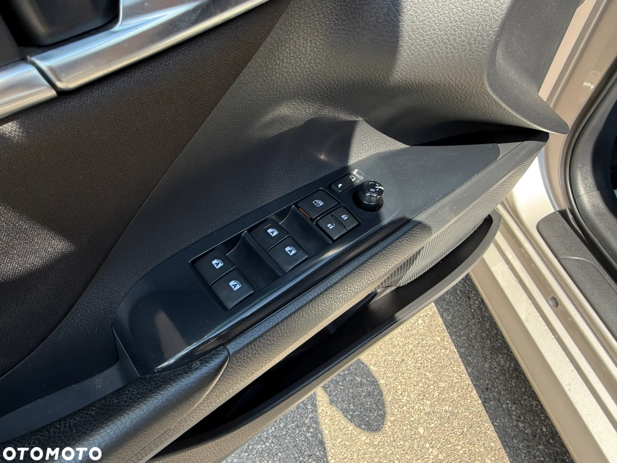 Toyota Camry 2.5 Hybrid Comfort CVT - 31