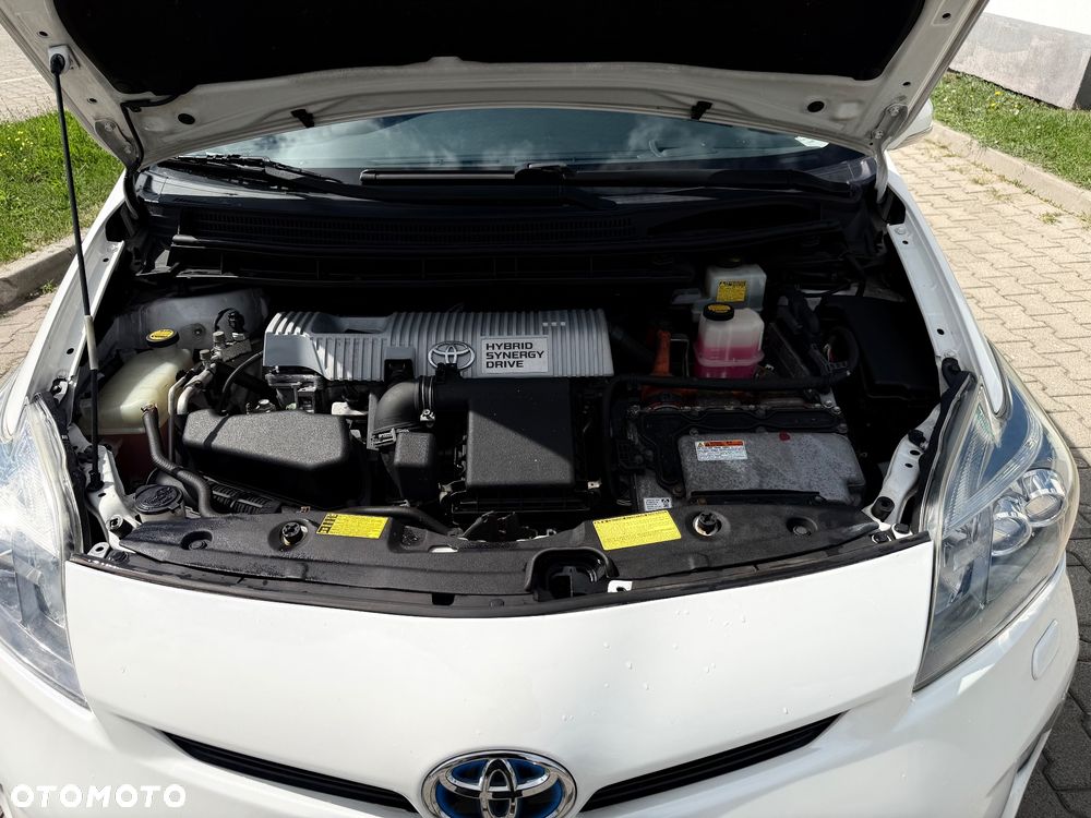 Toyota Prius 1.8 HSD Premium - 29