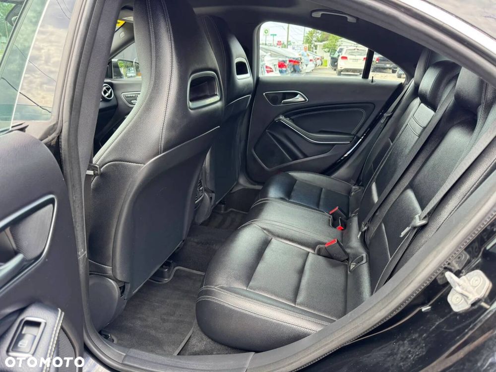 Mercedes-Benz CLA 250 4-Matic AMG Line 7G-DCT - 12