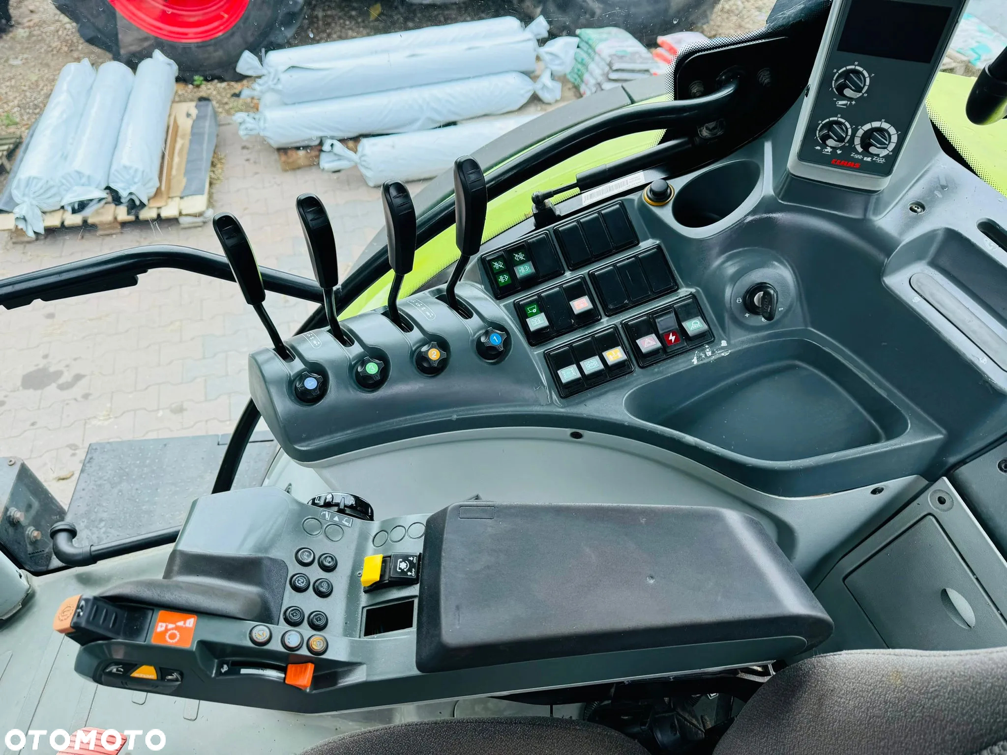 Claas Arion 650 - 7
